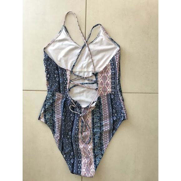 Cupshe Print Stand By You Lace Up One Piece Swimsuit - Picture 5 of 9